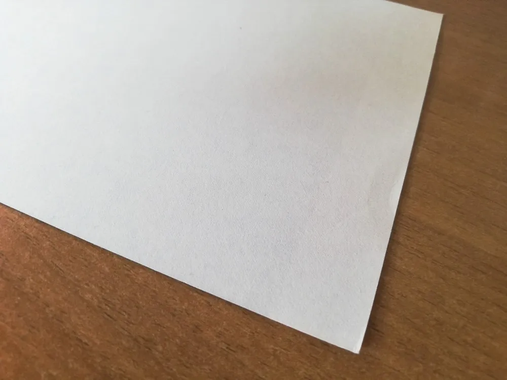 Immagine della carta da parati in filesina TNT prima della stampa (neutra) Immagine della carta da parati in filesina TNT prima della stampa (neutra)