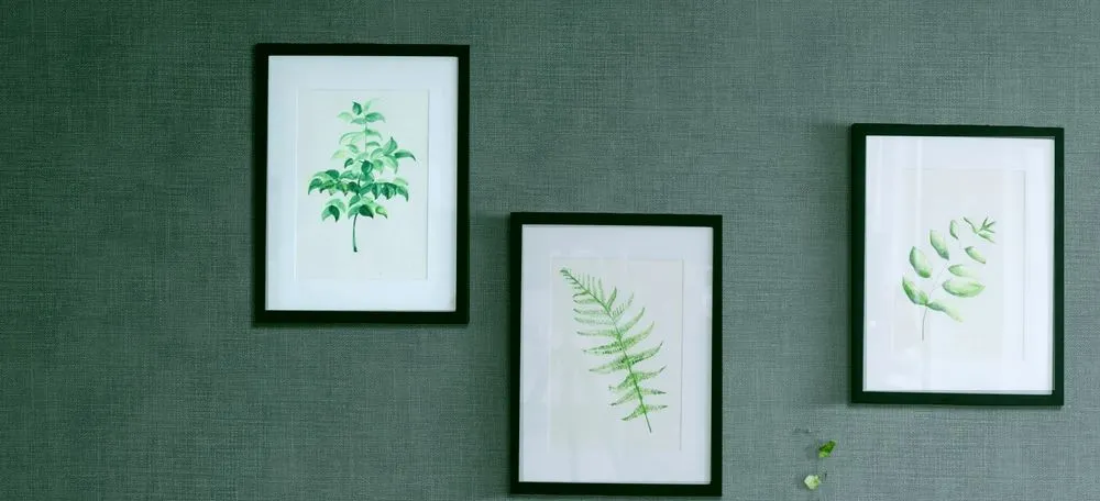 Idee per pareti: dalla carta da parati di design ai rivestimenti tecnici