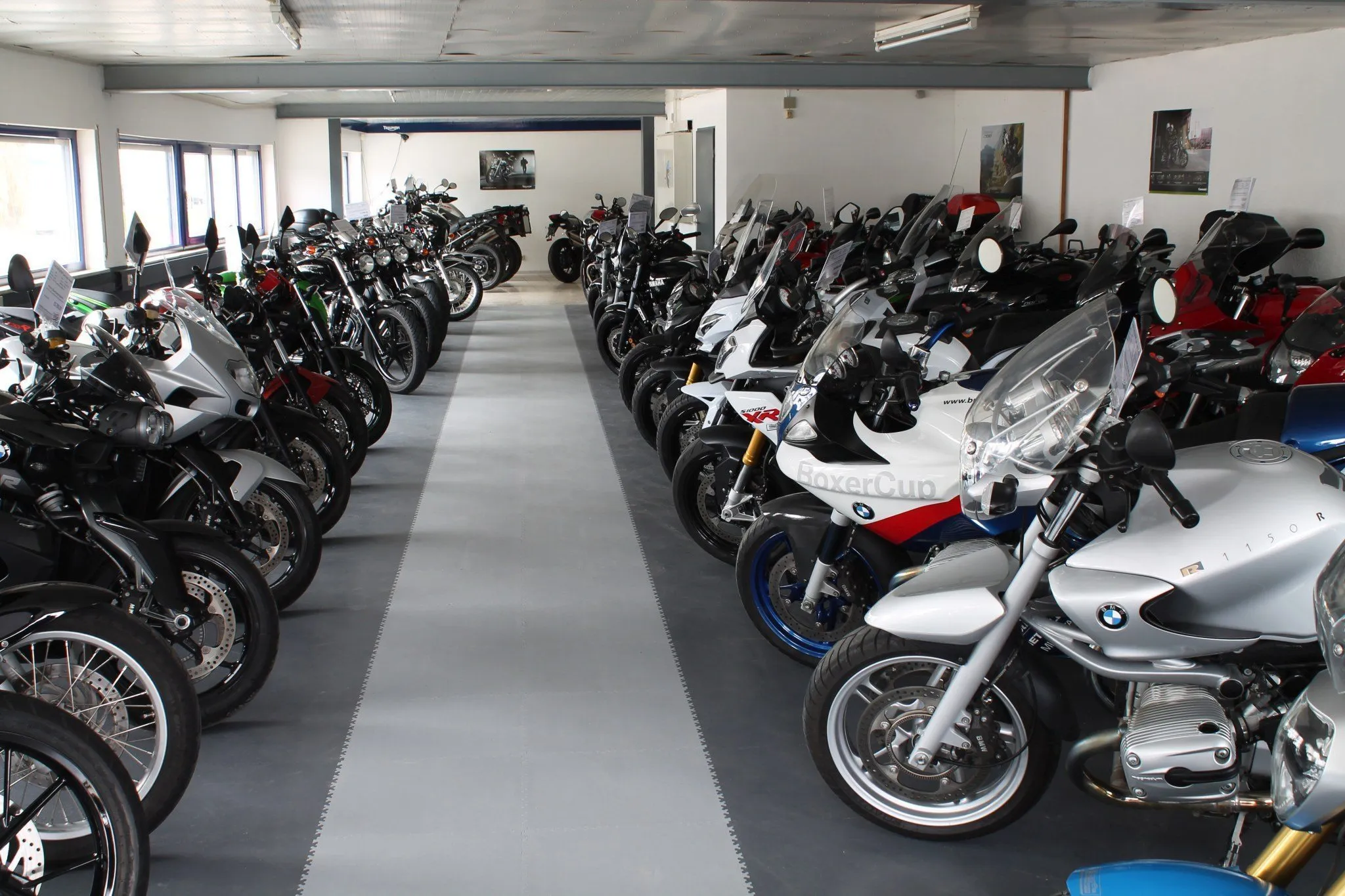 pavimento per garage moto - Nanni Giancarlo pavimento per garage moto - Nanni Giancarlo