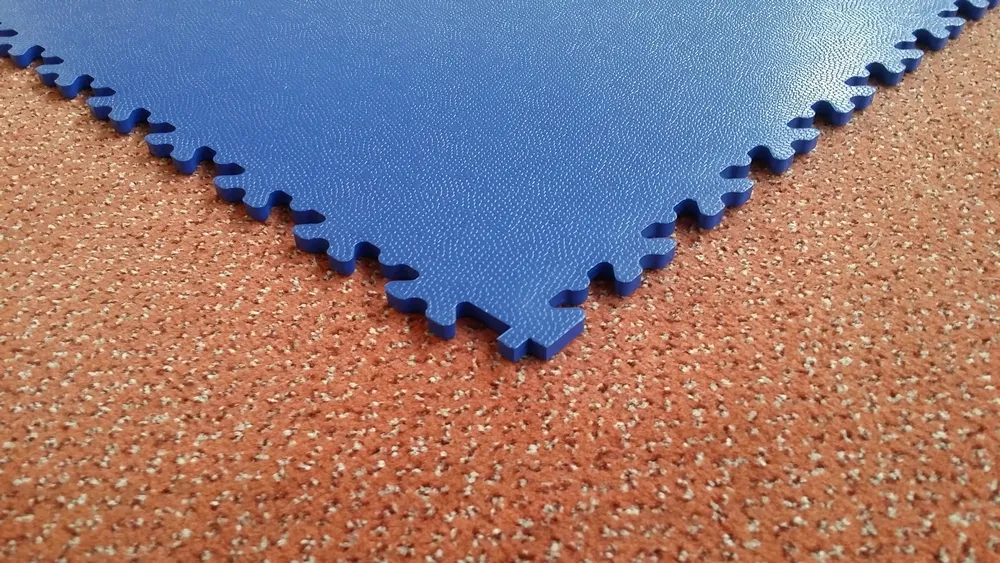 Pavimento industriale in mattonelle pvc omogeneo