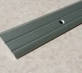 PROFILO 7F | Alluminio zigrinato forato per pavimenti e scale