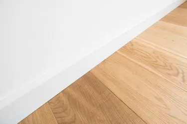 BATTISCOPA BIANCO | Zoccolo legno bianco laccato