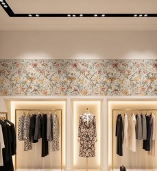 Esempio di bordo da parete negozio moderno di abbigliamento